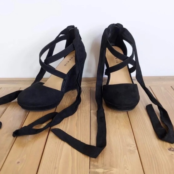 NWOT Torrid Black Faux Suede Platform Lace-Up Wedge Shoes - Picture 1 of 8